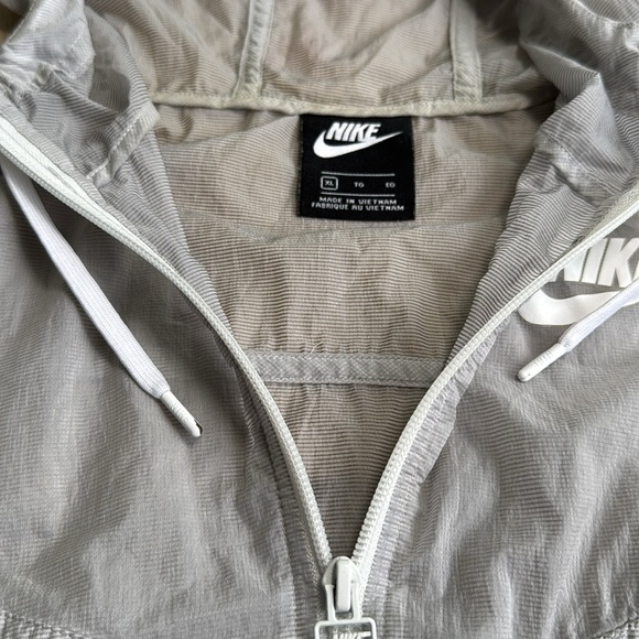 Women’s Nike Gray WindBreaker Zip Up Hooded Jacket Size XL - Picture 6 of 10